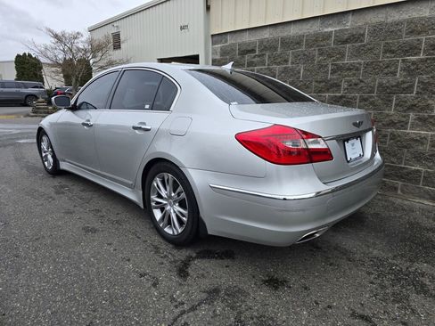 Used 2013 Hyundai Genesis 3.8 w/ Premium Pkg image 4