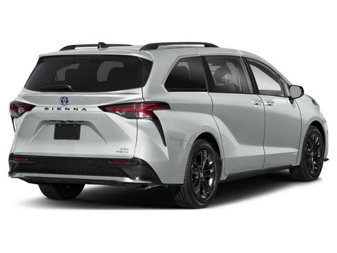 Used 2024 Toyota Sienna XSE AWD/4WD image 2