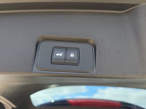 Used 2025 Nissan Rogue SV FWD image 16