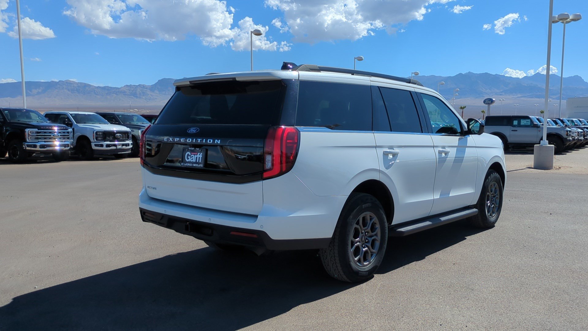 Used 2025 Ford Expedition Active RWD image 6