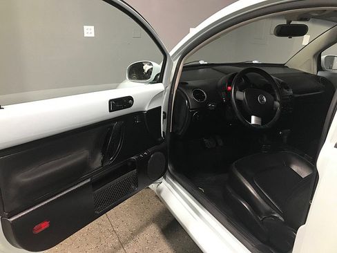 Used 2010 Volkswagen Beetle 2d Coupe Final Edition image 9