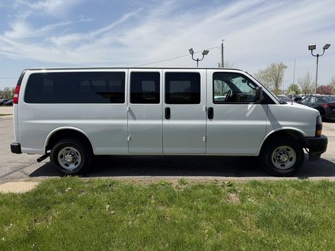 Used 2024 Chevrolet Express 3500 LT w/ LT Preferred Equipment Group RWD image 5