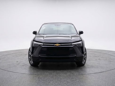Used 2025 Chevrolet Blazer LT image 2