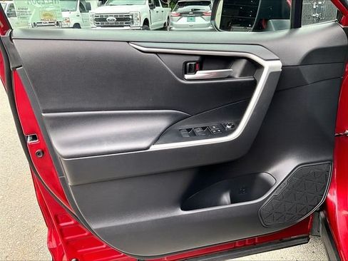 Used 2021 Toyota RAV4 XLE w/ Convenience Package AWD/4WD image 19