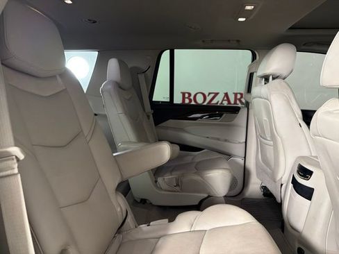 Used 2018 Cadillac Escalade Luxury AWD/4WD image 18