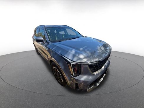 Used 2024 Kia Sorento S image 2