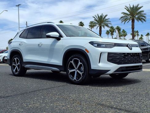 New 2026 Volkswagen Tiguan SE image 1