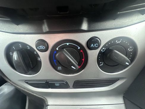 Used 2014 Ford Focus SE image 24