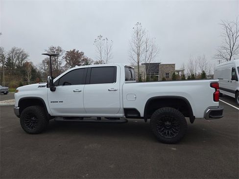 Used 2025 Chevrolet Silverado 2500 LTZ w/ LTZ Plus Package image 6