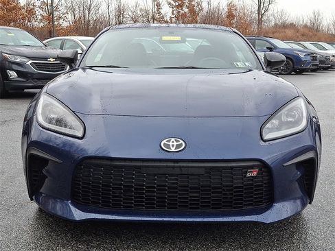 Used 2022 Toyota GR86 Premium image 2
