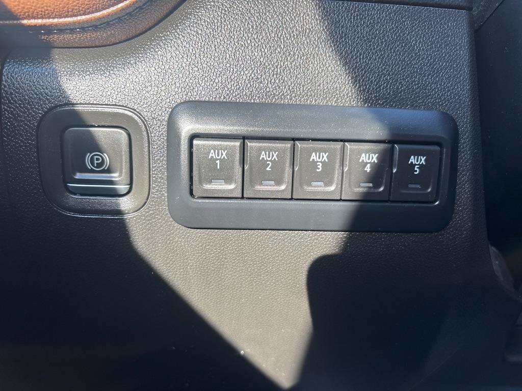 Used 2022 Chevrolet Silverado 3500 High Country AWD/4WD image 29