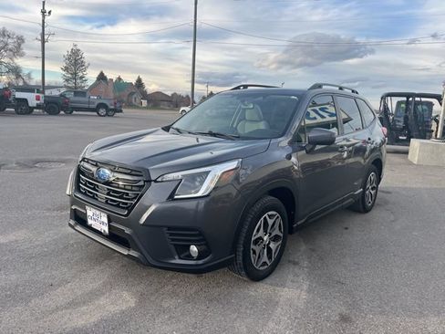 Used 2022 Subaru Forester Premium AWD/4WD image 3