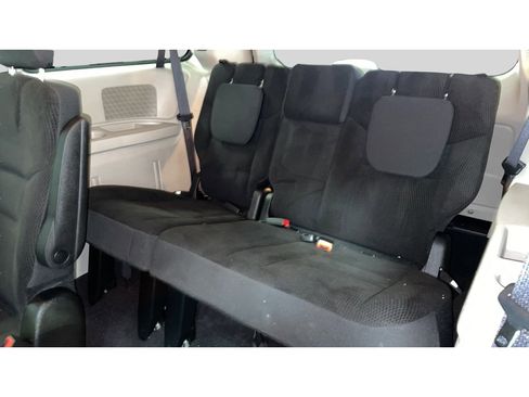 Used 2017 Dodge Grand Caravan SE FWD image 16