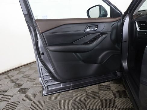 Used 2023 Nissan Rogue SV w/ SV Premium Package image 23