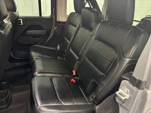 Used 2023 Jeep Wrangler Unlimited Sahara AWD/4WD image 11