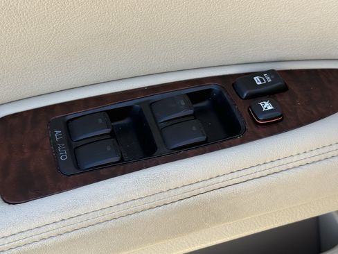 Used 2011 Toyota Avalon Limited image 26