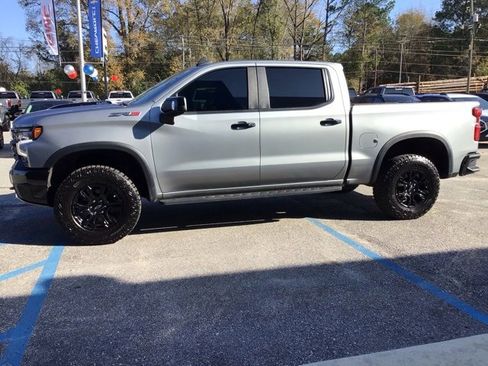 Used 2023 Chevrolet Silverado 1500 ZR2 w/ Technology Package image 3