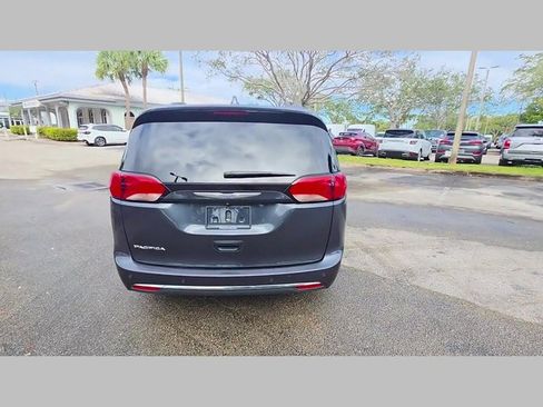 Used 2020 Chrysler Pacifica Touring-L Plus image 49