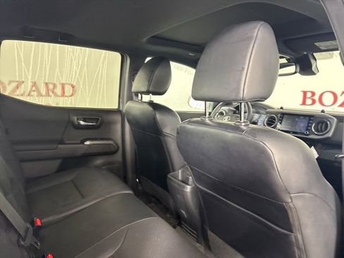 Used 2022 Toyota Tacoma TRD Off-Road image 19
