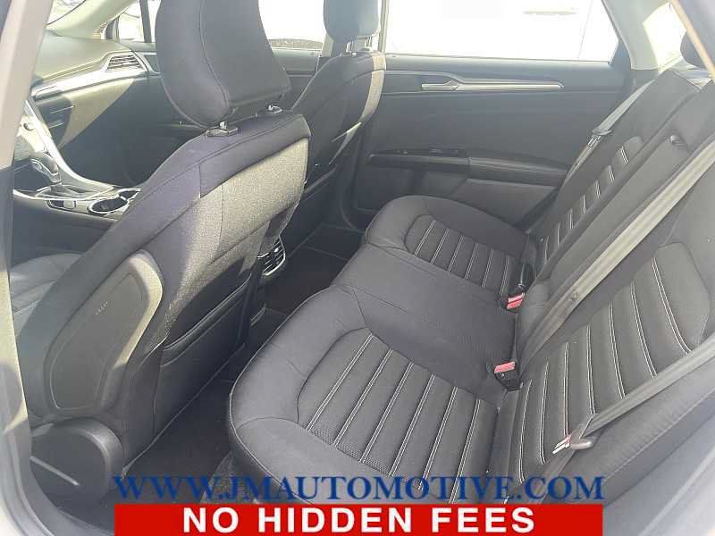 Used 2015 Ford Fusion SE FWD image 3