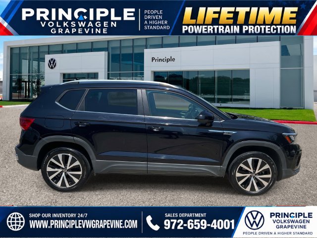 Used 2022 Volkswagen Taos SE FWD image 4