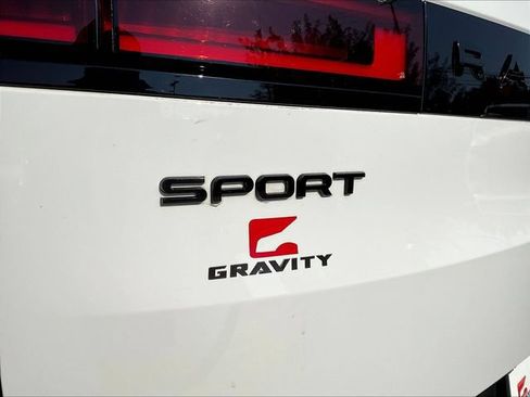 Used 2024 Land Rover Range Rover Sport SE AWD/4WD image 24