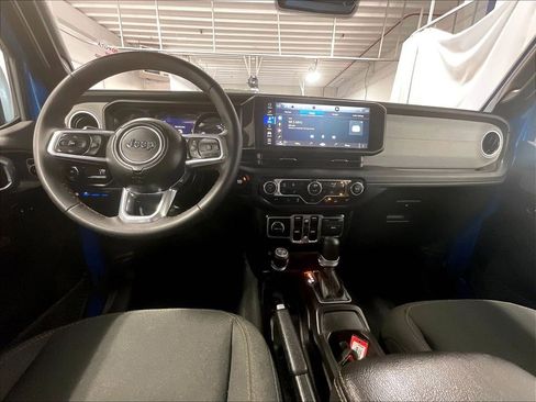 Used 2024 Jeep Wrangler Unlimited Sahara w/ Safety Group AWD/4WD image 21