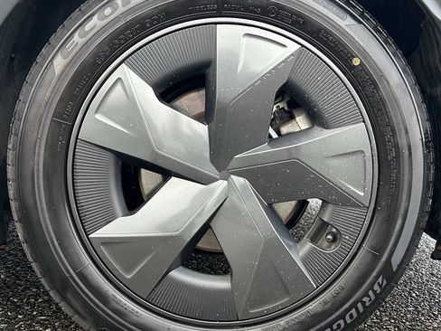 Certified 2025 Toyota Prius LE image 26