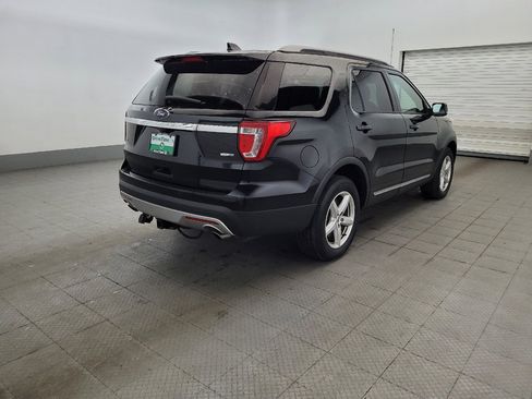 Used 2017 Ford Explorer XLT w/ Equipment Group 202A AWD/4WD image 9