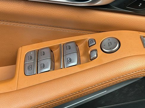 Used 2022 BMW X7 xDrive40i w/ Premium Package image 12