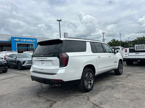 Used 2025 Chevrolet Suburban Z71 AWD/4WD image 3