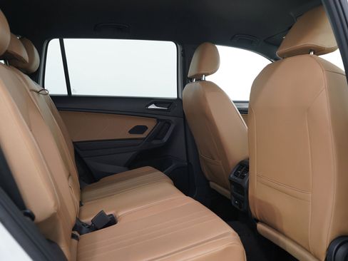 Used 2024 Volkswagen Tiguan SE AWD/4WD image 12