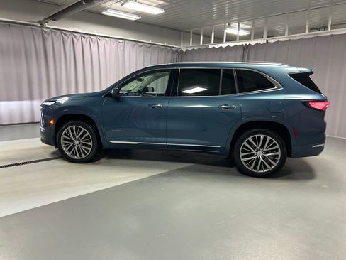 Used 2025 Buick Enclave Avenir w/ Super Cruise Package image 4