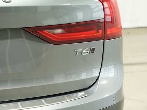 Used 2020 Volvo V90 T6 Cross Country w/ Protection Package Premier image 14