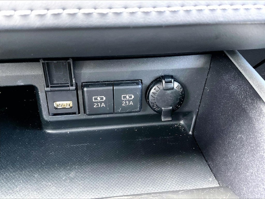 Used 2021 Toyota Highlander LE AWD/4WD image 28