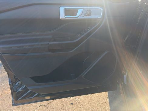 Used 2020 Ford Explorer Limited image 14