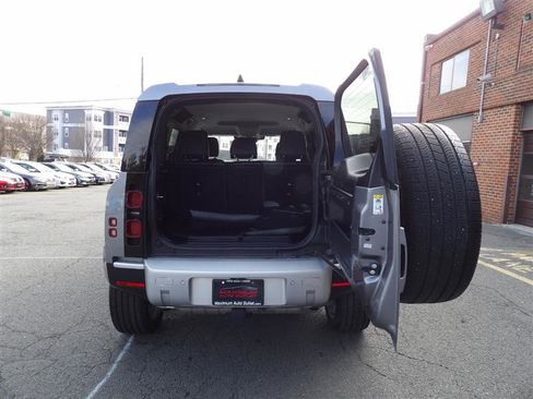 Used 2022 Land Rover Defender 110 S image 13