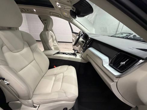 Used 2018 Volvo XC60 T5 Momentum w/ Convenience Package image 34