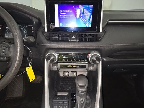 Used 2025 Toyota RAV4 LE AWD/4WD image 8