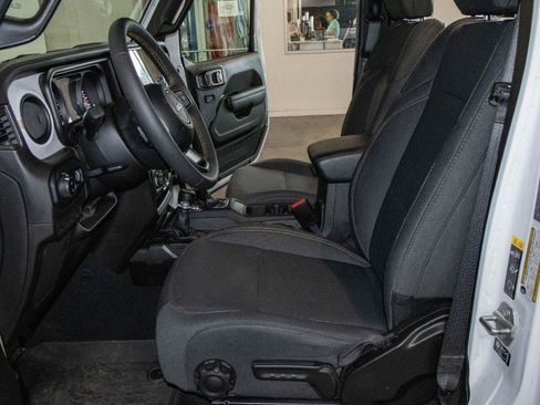 Used 2024 Jeep Gladiator Sport AWD/4WD image 7