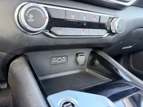 Used 2024 Nissan Altima 2.5 SV image 18