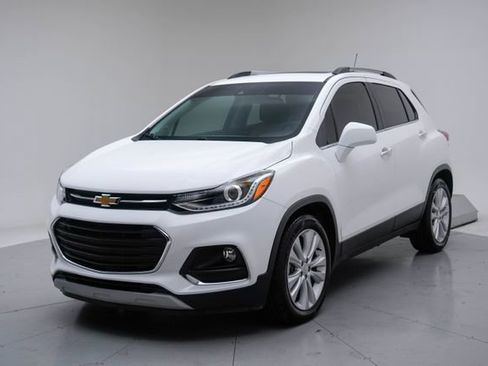 Used 2018 Chevrolet Trax Premier FWD image 16