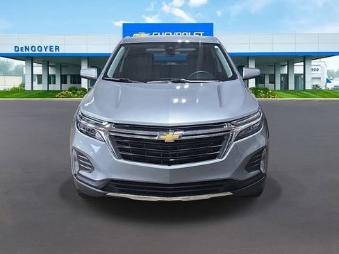 Used 2024 Chevrolet Equinox LT image 2