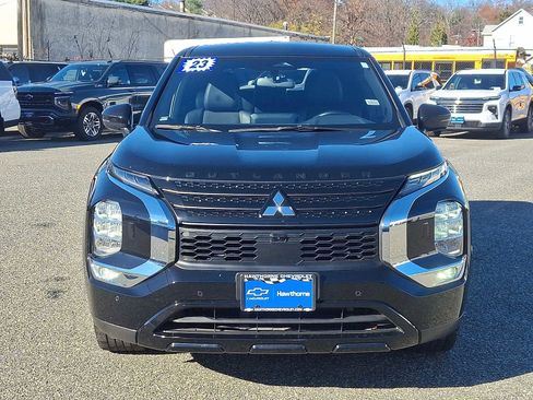 Used 2023 Mitsubishi Outlander SE Black Edition image 2