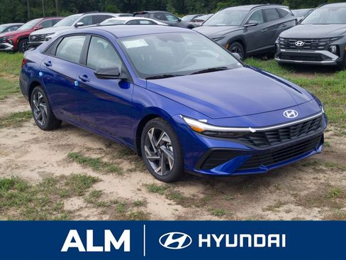 New 2025 Hyundai Elantra Sport image 3