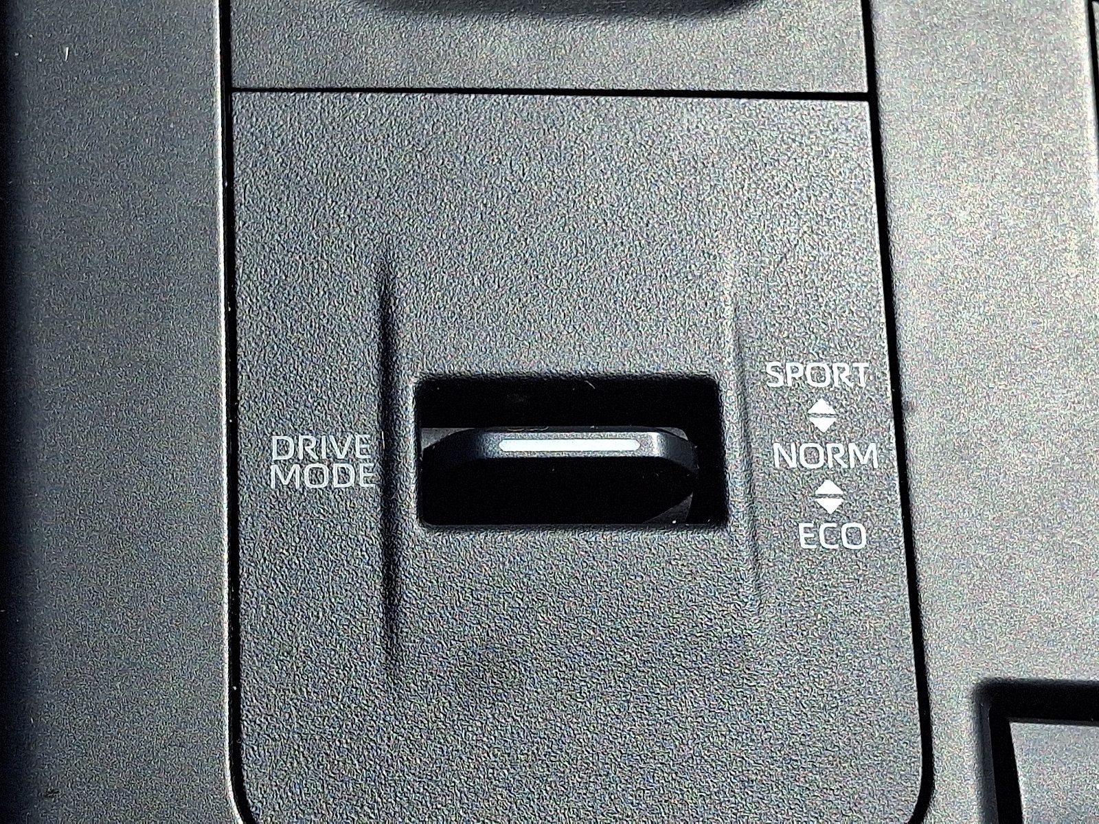 Used 2020 Toyota Highlander XLE AWD/4WD image 26