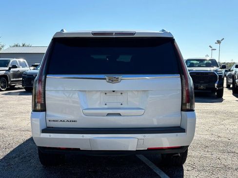 Used 2016 Cadillac Escalade Luxury image 6