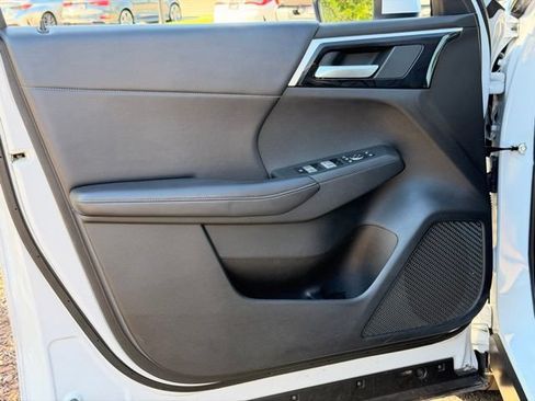 Used 2024 Mitsubishi Outlander SE AWD/4WD image 23