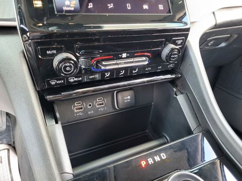 Used 2023 Jeep Grand Cherokee L Laredo AWD/4WD image 20