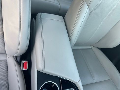 Used 2023 Genesis G70 2.0T image 37